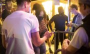 In der Schweiz, wie hier in Zürich, dürfen Clubs für Partys mit bis zu 300 Personen öffnen. (© picture-alliance/dpa)