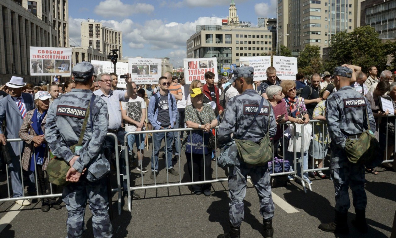 People in Moscow demonstrating for the release of investigative journalist Ivan Golunov on 11 June 2019.