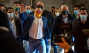 Vox-Chef Santiago Abascal bei einer Wahlkampfkundgebung in Barcelona am 12. Februar. (© picture-alliance/Emilio Morenatti)