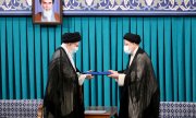 Ali Khamenei et Ebrahim Raisi lors de l'investiture présidentielle, le 4 août. (© picture-alliance/dpa)