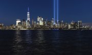 Preparations for the anniversary in St. Louis, US: More than 7,600 flags commemorate the US victims of the attacks and the War on Terror. (© picture-alliance/newscom/Bill Greenblatt)