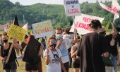 Bereits im Juni gab es Proteste gegen Pushbacks in Maljevac nahe der bosnisch-kroatischen Grenze. (© picture alliance/ASSOCIATED PRESS/Edo Zulic)