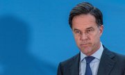 Başbakan Mark Rutte 17 Şubat'ta araştırmanın sonuçları hakkında konuşurken. (© picture alliance/ANP)