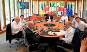 Bağlantı kuruldu: Devlet Başkanı Zelenskiy, 27 Haziran 2022'de Elmau Sarayı'ndaki G7 zirvesinde. (© picture alliance/ASSOCIATED PRESS/ Pool for Yomiuri)
