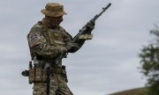 Солдат-доброволец украинской армии во время подготовки в конце августа. (© picture-alliance/Associated Press/Эндрю Кравченко)