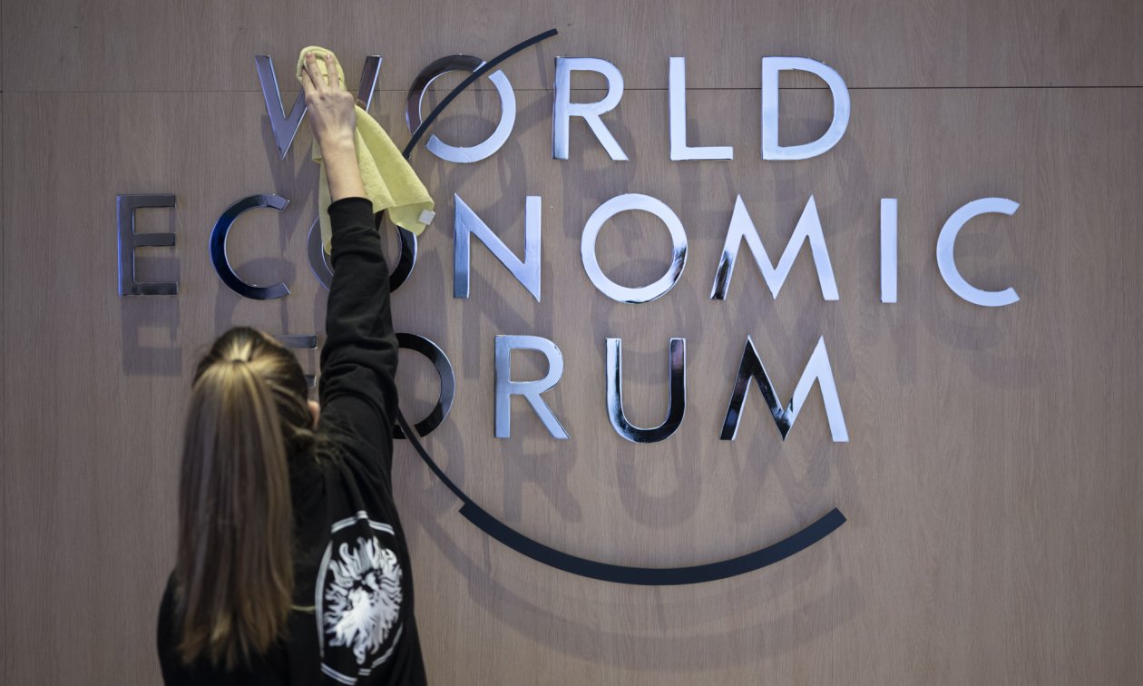 Majordome, chefs privés et cintre doré”: la vie de luxe menée par l'élite  mondiale lors du Forum économique mondial, Monde