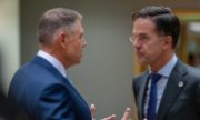 Klaus Iohannis (à g.) et Mark Rutte, en décembre 2023 à Bruxelles. (© picture alliance / ANP / JONAS ROOSENS)