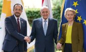 From left: Cypriot President Nikos Christodoulides, Lebanese Speaker of Parliament Nabi Berri and EU Commission President Ursula von der Leyen. (© picture-alliance/ASSOCIATED PRESS / Hussein Malla)