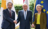 Soldan: Kıbrıs Cumhurbaşkanı Christodoulides, Lübnan Lübnan Temsilciler Meclisi Başkanı Berri, Avrupa Komisyonu Başkanı Von der Leyen. (© picture-alliance/ASSOCIATED PRESS / Hussein Malla)