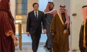 ABD Dışişleri Bakanı Marco Rubio (solda) Suudi Arabistan Dışişleri Bakanı Faisal bin Farhan ile birlikte. (© picture-alliance/ZUMAPRESS.com/ Freddie Everett/Us State)