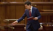 Никушор Дан после приведения к присяге в парламенте. (© picture alliance/Associated Press/Вадим Гирда)