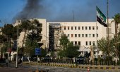 The Syrian General Staff headquarters in Damascus also suffered damage in the strikes. (© picture alliance/dpa / Moawia Atrash)