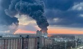 Возгорание на нефтебазе, относящейся к системе трубопровода Дружба, Брянск, 25 апреля 2022 года. (© picture-alliance/Associated Press/Uncredited)