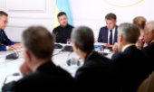 Momentaufnahme während der Konferenz. Der ukrainische Präsident Selenskyj hob nach dem Treffen die Bedeutung einer künftigen EU-Mitgliedschaft seines Landes hervor. (© picture alliance / newscom / President Ukraine Office)