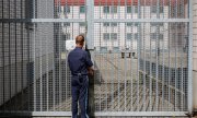Sollen schon 13-Jährige bei Gewalt ins Gefängnis? In Rumänien wird darüber diskutiert. (© picture alliance / dpa / Daniel Karmann)