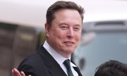 Zum Firmenimperium von Musk gehören neben SpaceX (Raumfahrt und Starlink) auch Tesla (Elektroautos) und X (ehemals Twitter). (© picture alliance / AP Photo/Mark Schiefelbein)