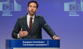 Le porte-parole de la Commission européenne, Thomas Regnier, lors d’une conférence de presse consacrée à l’amende de plusieurs millions d'euros infligée à Google, à Bruxelles, le 23 juillet. (© picture alliance / AP Photo/Virginia Mayo)
