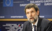 Osman Kavala, Vorsitzender der türkischen Kulturorganisation Anadolu Kültür, bei einer Pressekonferenz zum türkisch-kurdischen Friedensprozess im Europäischen Parlament in Brüssel am 11. Dezember 2014. (© picture alliance / AP Photo/Wiktor Dabkowski)