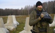 Польский пограничник у укреплений 'Восточный щит' на польско-российской границе. Проект призван укрепить оборону восточного фланга НАТО. (© picture-alliance/NurPhoto/Александр Калка)