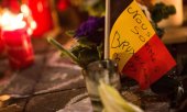 People in Brussels express their sympathy with the victims on the day of the attacks. (© picture-alliance/dpa)
