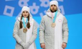 Le curleur russe Alexandre Krouchelnitski aux côtés d'Anastasia Bryzgalova, son épouse et co-équipière. (© picture-alliance/dpa)