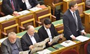 Bertalan Tóth (right) is the new leader of Hungary's Socialists. (© picture-alliance/dpa)