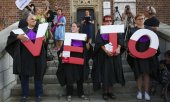 Polonya'nın Krakov kentinde yargı refromuna karşı yapılan gösteriler. (© picture-alliance/dpa)