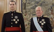 Felipe VI. und Juan Carlos I. bei der Thronübergabe 2014. (© picture-alliance/dpa)