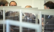 Defendant Anwar R. being led into the courtroom. (© picture-alliance/dpa)