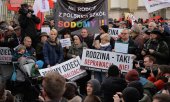 Demonstration against LGBT rights in Warsaw in 2019. (© picture-alliance/dpa)
