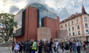 Manifestation de solidarité devant la synagogue de Graz. (© picture-alliance/dpa)