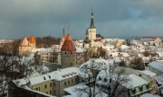 Tallinn and St. Olaf Church. (© picture-alliance/dpa/Slawek Staszczuk)