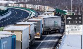 Lorries waiting at the Czech-German border near Petrovice. (© picture-alliance/Hajek Vojtech)