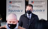 Igor Matovič at Košice airport as the first delivery of the Sputnik vaccine arrived. (© picture-alliance/dpa)
