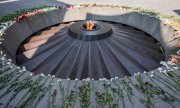 Вечный огонь в память о жертвах геноцида, мемориальный комплекс Цицернакаберд в Ереване. (© picture-alliance/dpa/Петер Лангер)