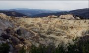The mining landscape of Roșia Montana (© picture-alliance/Cristian Cristel)