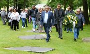 Commemorative ceremony at the former Roma concentration camp in Lety, the Czech Republic, on 1 August. (© picture-alliance/Miroslav Chaloupka)