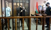 Maria Kolesnikova and Maxim Znak in court as their sentences are handed down. (© picture-alliance/dpa)