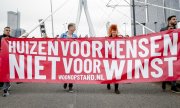 Demonstrators in Rotterdam on 17 October demand "Housing for people, not for profit". (© picture alliance /ANP/BAS CZERWINSKI)