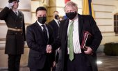 Wolodymyr Selenskij (links) und Boris Johnson am 1. Februar. (© picture alliance/AA/Ukrainian Presidency)
