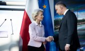 EU-Kommissionspräsidentin von der Leyen mit Polens Präsident Duda am 2. Juni 2022. (© picture alliance/NurPhoto/Mateusz Wlodarczyk)
