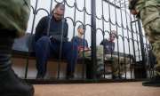Aiden Aslin, Saaudun Brahim and Shaun Pinner (from left) at the DPR Supreme Court on 9 June. (© picture alliance/dpa/TASS/Vladimir Gerdo)