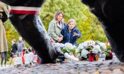 Annalena Baerbock und Wanda Traczyk-Stawska, Veteranin des Warschauer Aufstands. (© picture-alliance/dpa/Christoph Soeder)