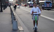 Paris'te bir kiralık scooter kullanıcısı, 10 Ağustos. (© picture alliance / abaca / Lafargue Raphael/ABACA)