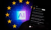 Jusque-là, les principaux pays de l'UE avaient demandé à ce que soient encadrées uniquement les applications concrètes de l'IA, et non la technologie en soi. (© picture-alliance/NurPhoto / Jonathan Raa)