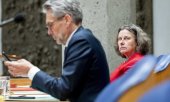 Prime Minister Dick Schoof and Minister Marjolein Faber during the debate in The Hague. (© picture alliance / ANP / Robin van Lonkhuijsen)