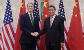 Die Verhandlungsführer in London, US-Finanzminister Scott Bessent und Chinas Vizepremier He Lifeng. (© picture alliance / Associated Press / Li Ying)