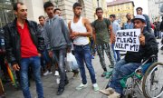 Über die Balkan-Route gekommene Migranten vor dem Bahnhof Budapest-Keleti am 5. September 2015. (© picture alliance / NurPhoto  Beata Zawrzel)