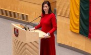 Ruginienė am Montag, 26. August bei ihrer Rede im Parlament. (© picture alliance / ASSOCIATED PRESS / Mindaugas Kulbis)