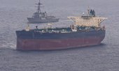 L’USS Rafael Peralta intercepte le pétrolier iranien M/V Herby en mer d'Arabie. (© picture alliance / ZUMAPRESS.com / Us Navy)